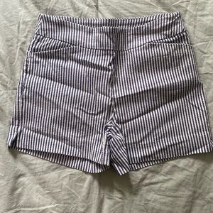 Stretchy striped shorts, size large